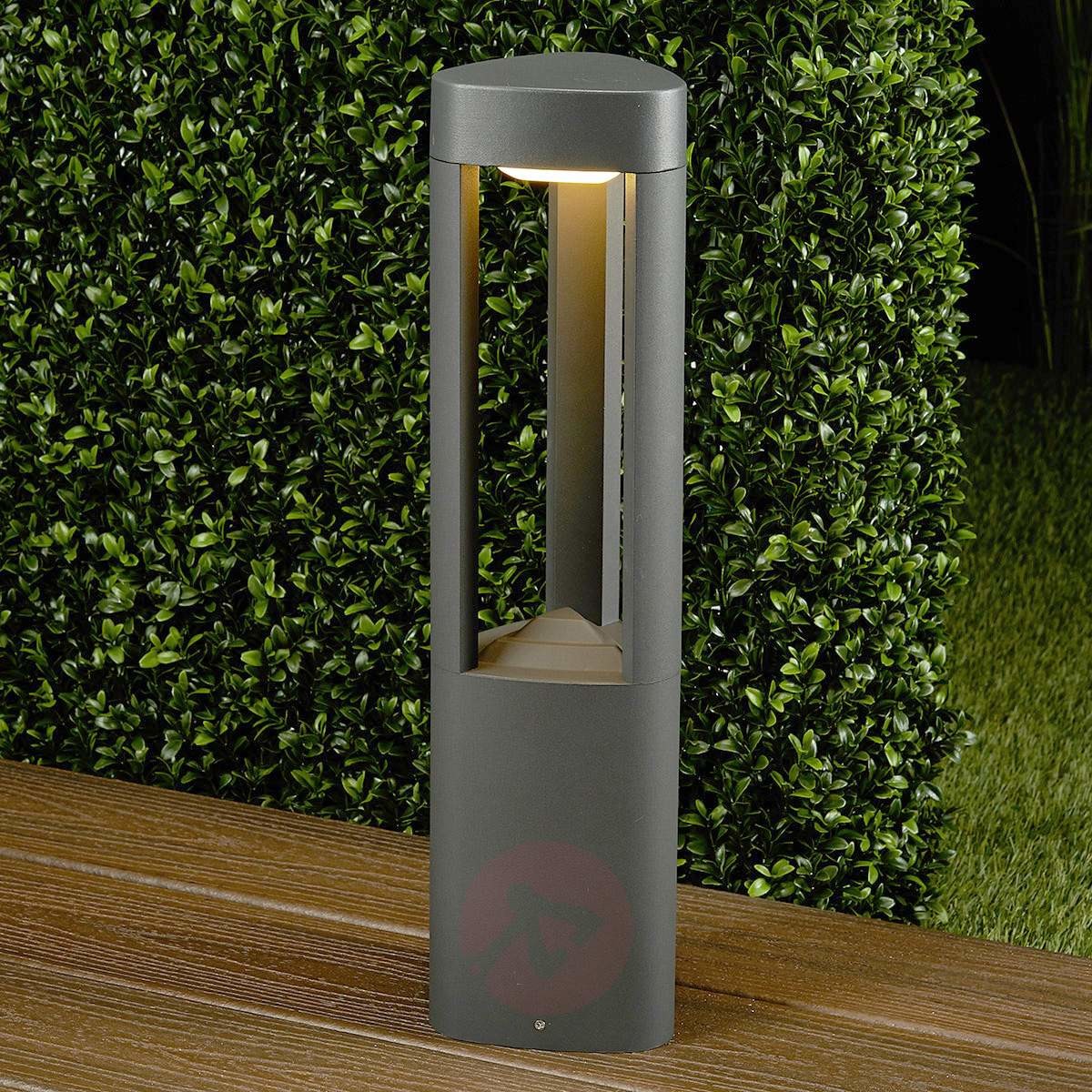 Lampenwelt Trójkątna lampa na cokół LED Nanna z aluminium