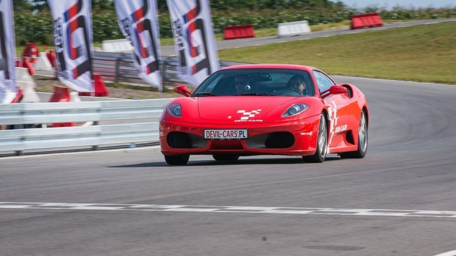 Jazda Ferrari i Audi R8 - kierowca - Tor Oleśnica (Wrocław) - 2 okrążenia JFA8WO