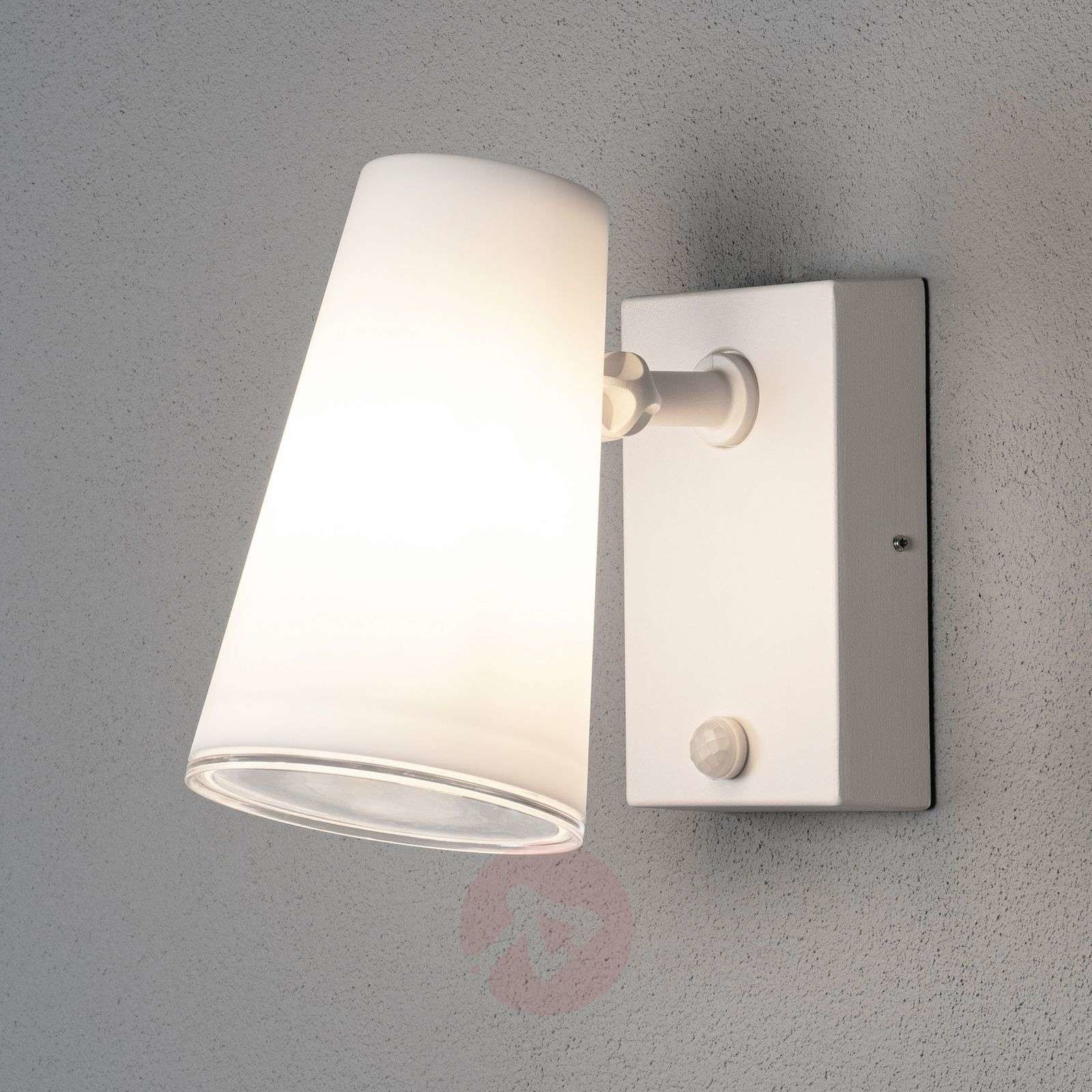 Konstmide Kinkiet zewnętrzny LED Fano z czujnikiem ruchu