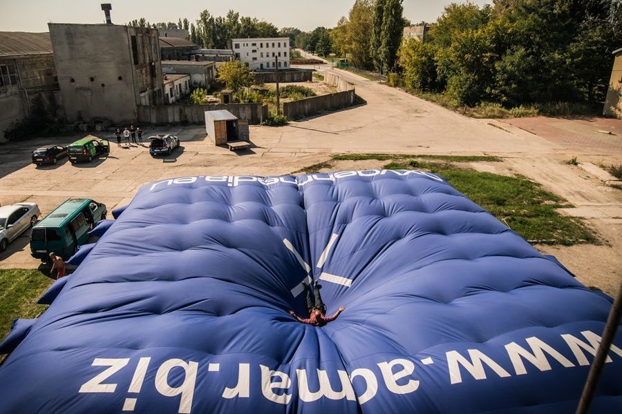 Skok na poduchę kaskaderską z 25 metrów - Free Jump - Warszawa - 1 skok SFJ003