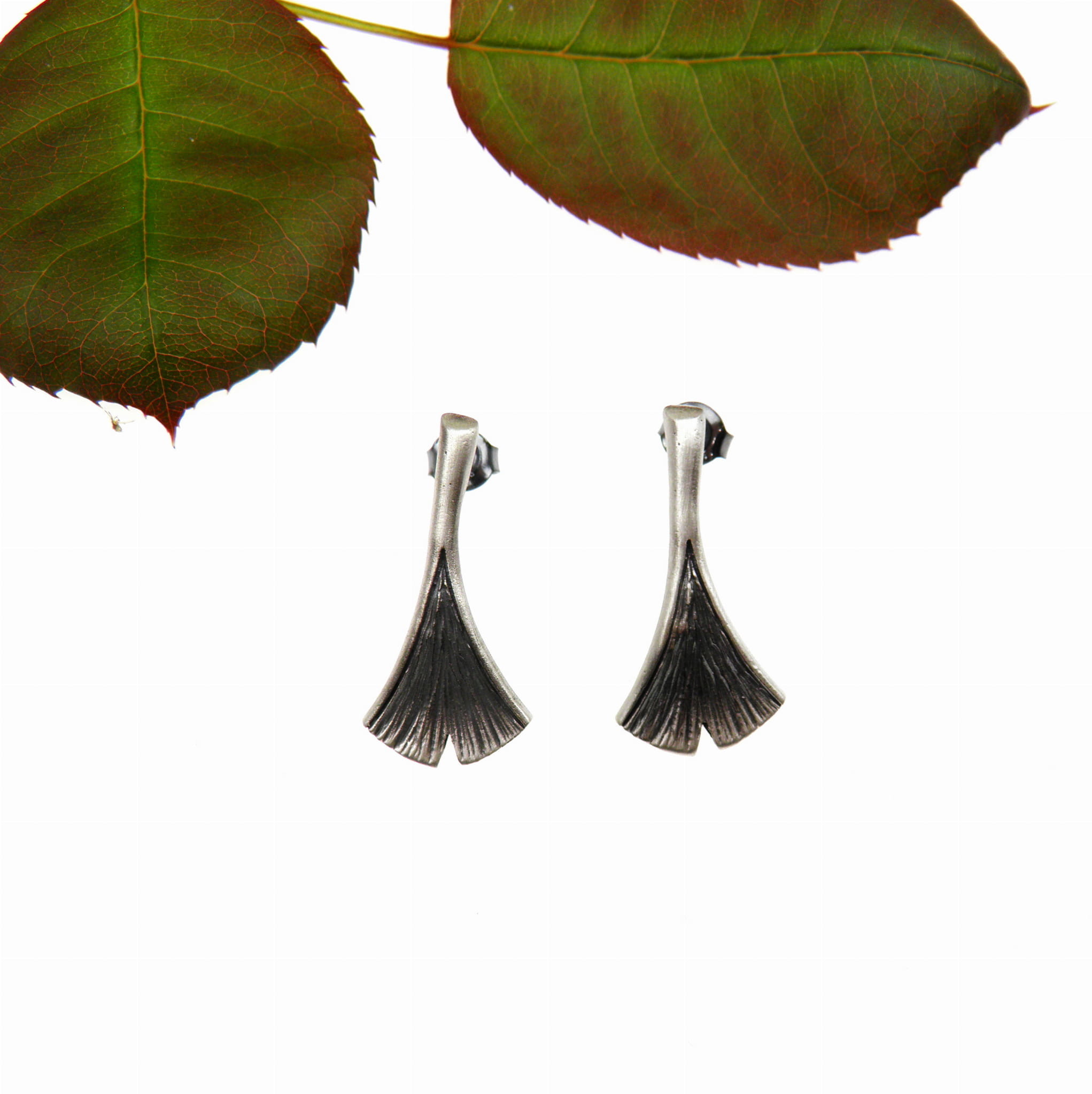 Venus Galeria Mini Ginko II na sztyftach szare - kolczyki srebrne