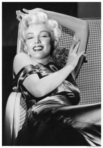 empireposter Empire plakat  Monroe, plakat Marilyna  Chair  rozmiar (cm), ok. 68 X 98  na czarno-biały  plakat filmowy: czarno-białe zdjęcie Marilyn Monroe 632203