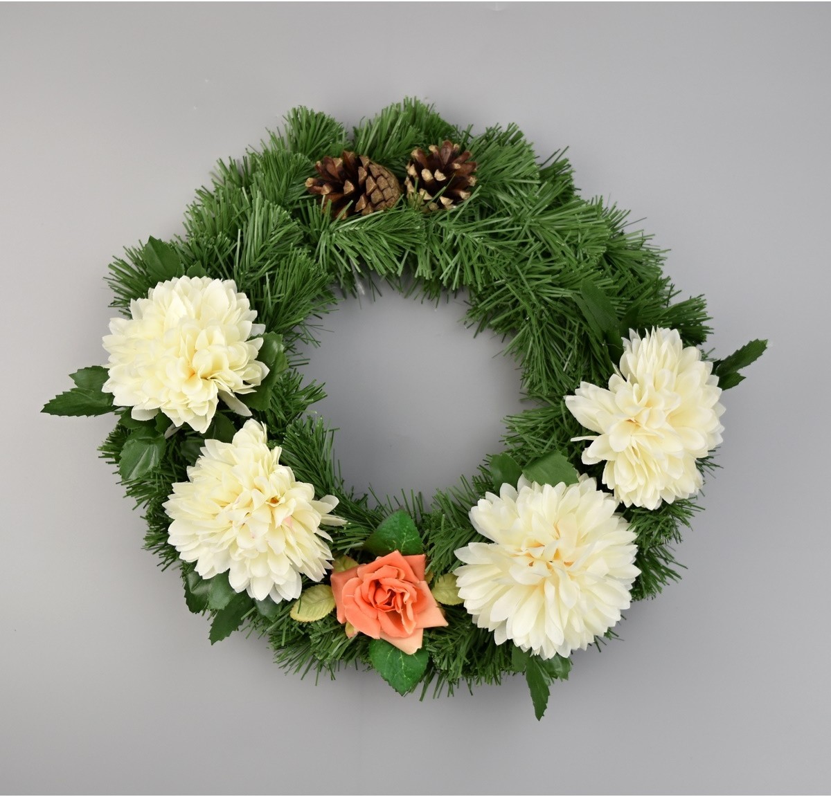 Wieniec zaduszny z chryzantemami 30 cm, kremowy