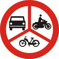 znak drogowy zakazu B-3/4/10 Zakaz wjazdu pojazdów silnikowych i motorowych
