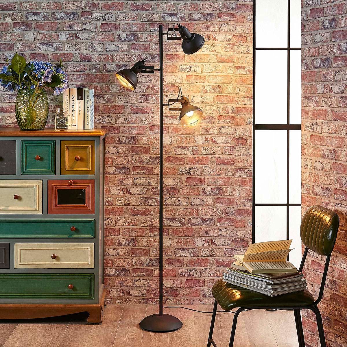 LINDBY Czarna lampa stojąca LED z trzema reflektorami