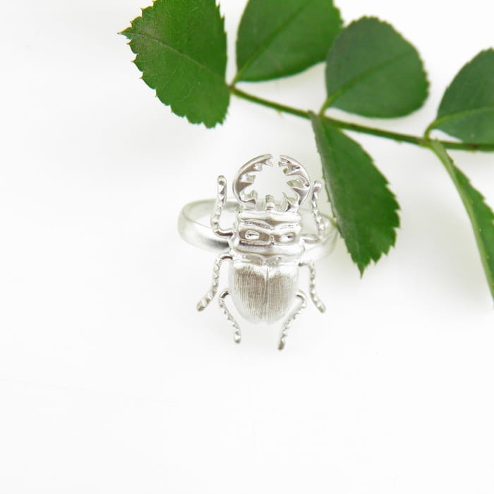 Venus Galeria Skarabeusz biały pierścionek - srebrna biżuteria