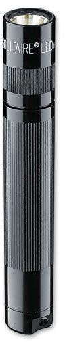 MagLite Latarka Mag-Lite LED Solitaire do 37 lumenów, 8 cm Mini, w zestawie: 1 złącze micro baterii i breloczek do kluczy Pasek na rękę, czarna, sj3 a016 SJ3A016