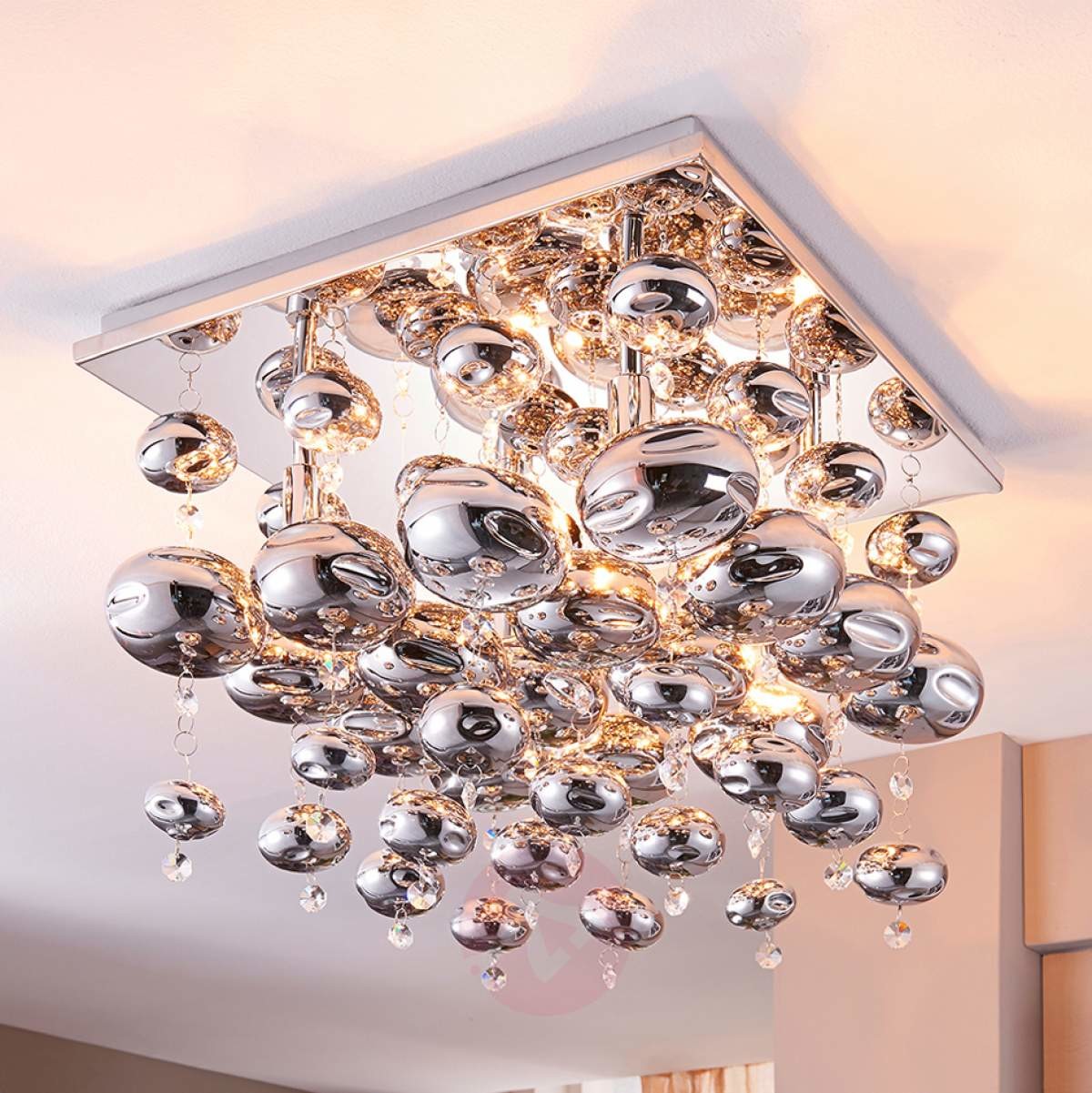 Ozdobiona szklanymi kulami lampa sufitowa Esfera