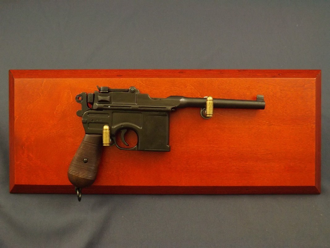 Denix SA REPLIKA PISTOLET MAUSER C96 NA TABLO MODEL 1024+TM+35 1024+TM+35