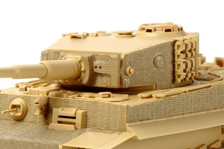 Фото - Збірна модель TAMIYA Zimmerit do czołgu PzkPfW VI Tiger, środkowa i późna wersja 12653 