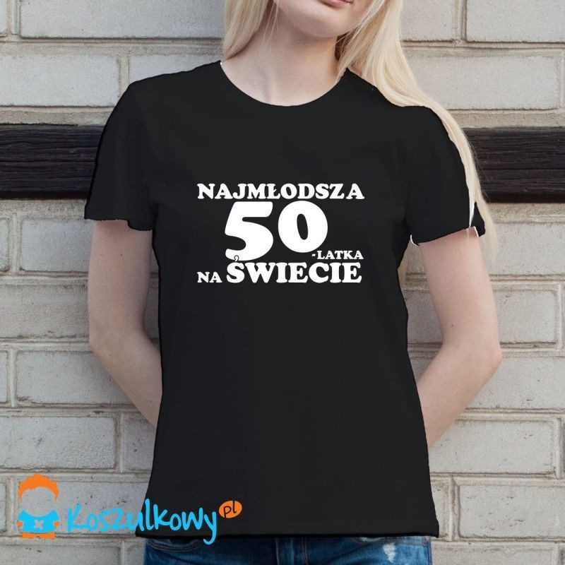 Najmłodsza 50-latka na świecie - damska koszulka z nadrukiem