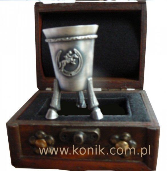 WrÓbel Kuferek z posrebrzanym kieliszkiem