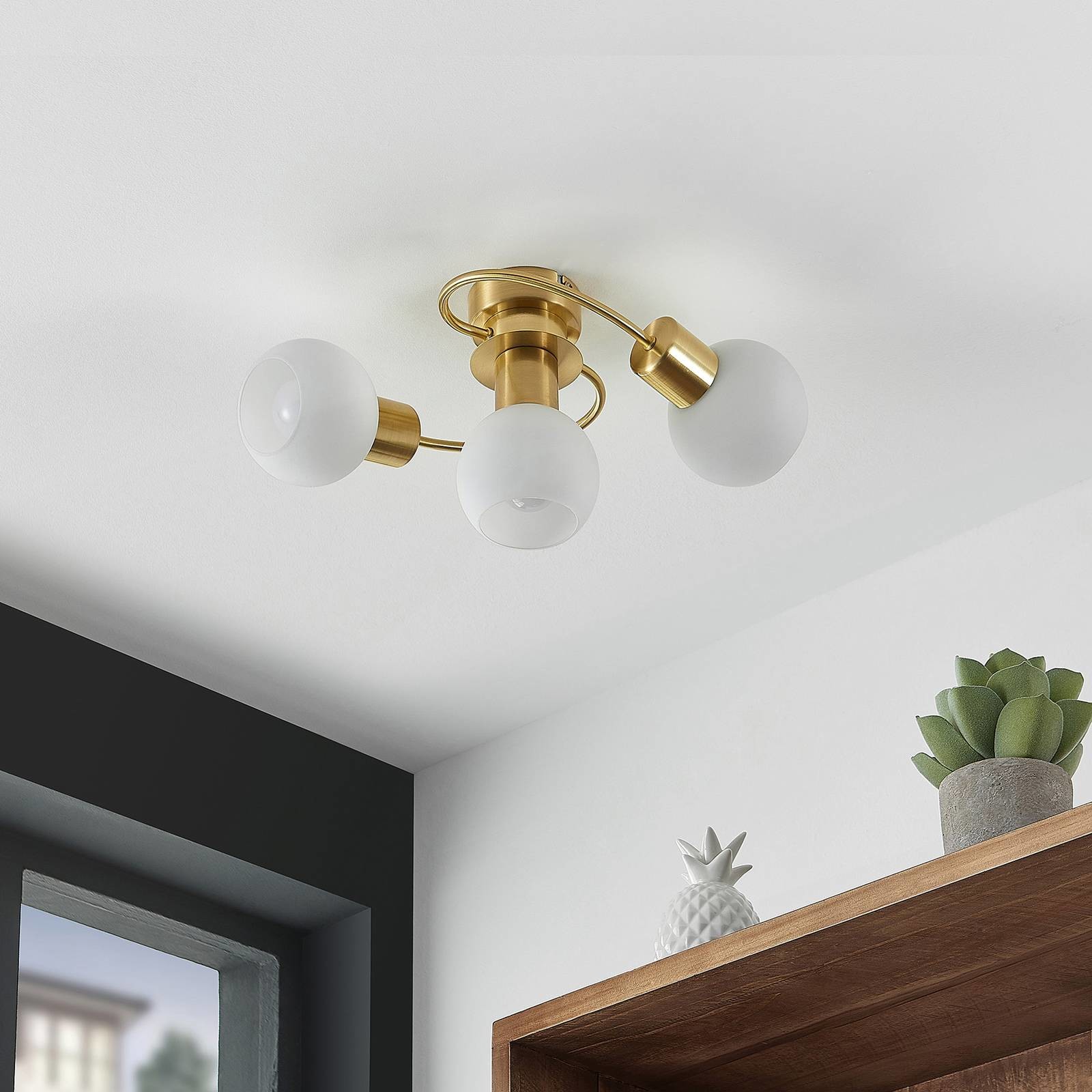 Lindby lampa sufitowa LED Ciala, 3-pkt. mosiądz