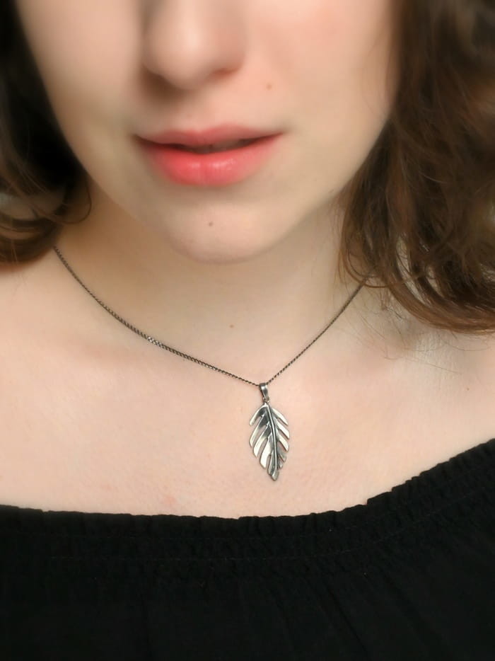 Venus Galeria Liść palmy mały grafitowy - zawieszka srebrna