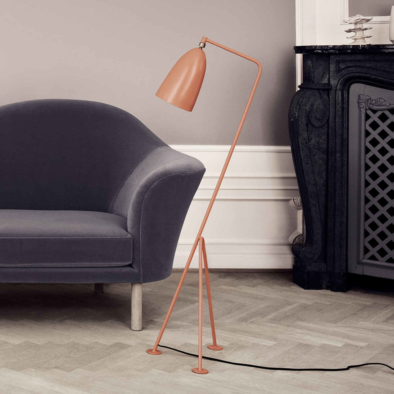 GUBI GUBI Gräshoppa trójnożna lampa podłogowa czerwona