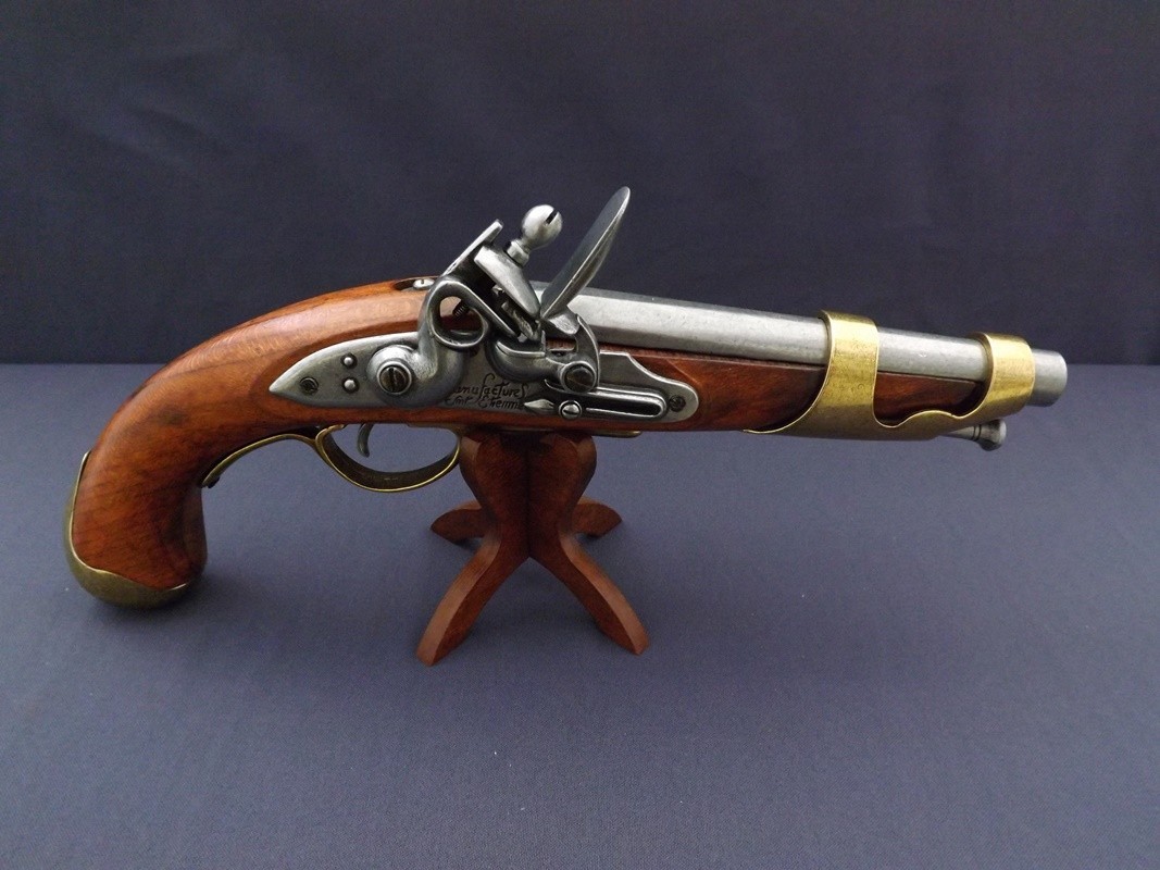 Denix SA REPLIKA KAWALERYJSKI PISTOLET FRANCUSKI NA STOJAKU MODEL 1011+800 1011+800