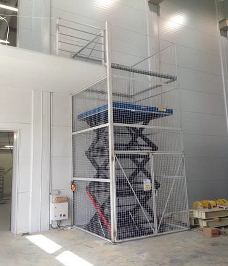 018 Podnośnik podest nożycowy udźwig 500 kg wymiary platformy 1100x1000mm wysokość podnoszenia min/max 650-2700 mm moc 2,3kW) 01876178 76178-uniw