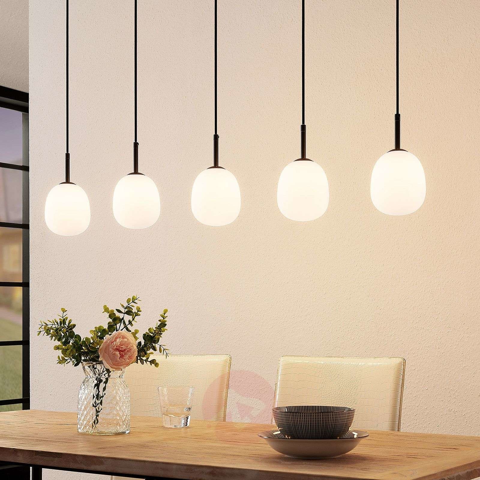 Lindby Etiena lampa wisząca, 5-pkt., szkło opalowe