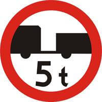 Znak drogowy zakazu  B-7 podający masę przyczepy