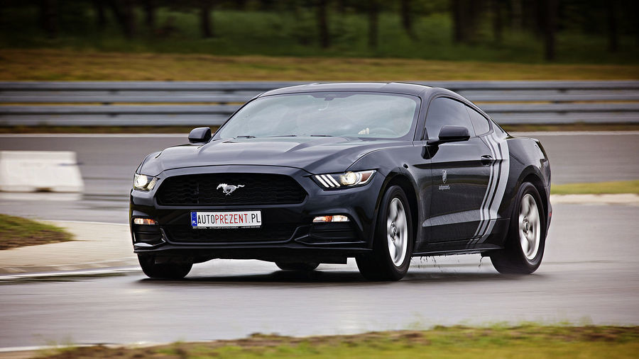 Jazda Ford Mustang - kierowca - Poznań Karting - 1 okrążenie JFMPI