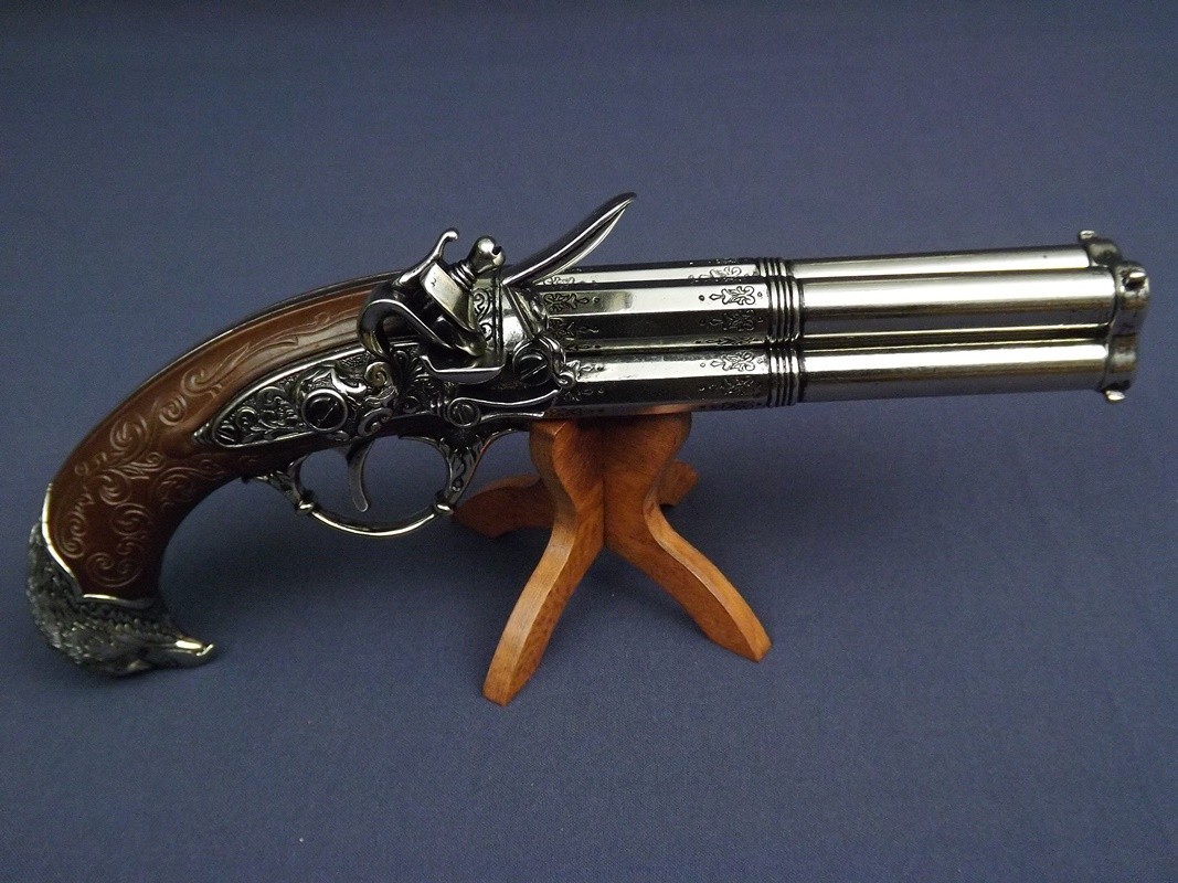Denix SA REPLIKA TRZY LUFOWY PISTOLET NA STOJAKU MODEL 1307+800 1307+800