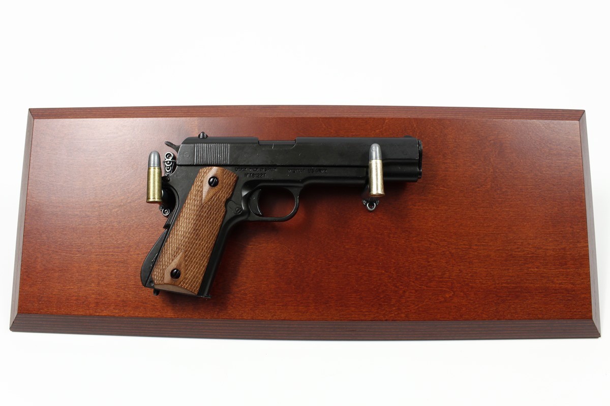 Denix SA Replika pistolet automatyczny .45 M1911A1 na tablo MODEL 8316+TM+35 8316+TM+35