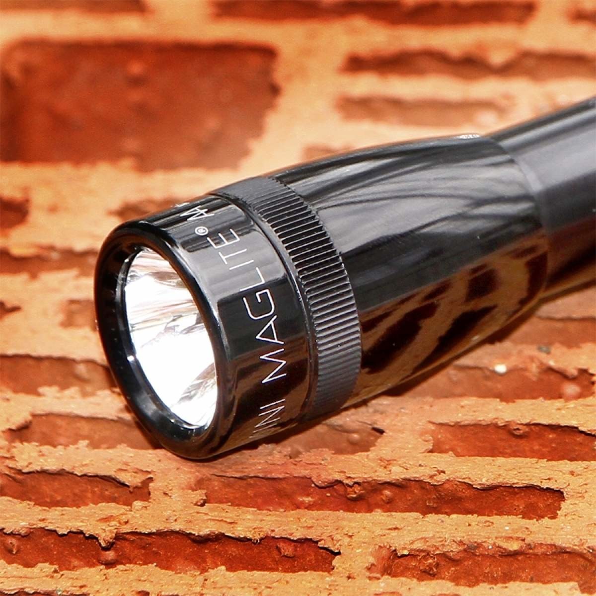 Maglite Praktyczna latarka kieszonkowa Mini czarna