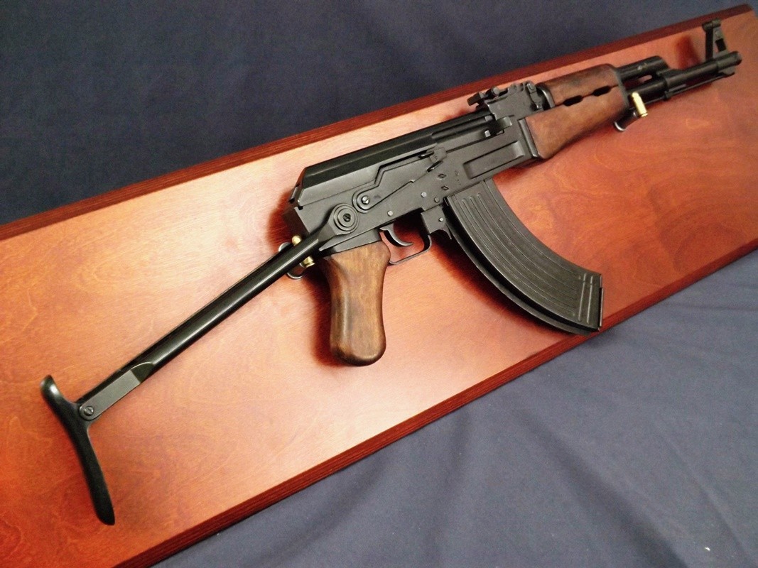 Denix SA REPLIKA KARABIN MASZYNOWY AK-47 NA TABLO MODEL 1097+TD 1097+TD