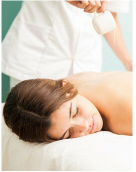 Masaż świecą aromaterapeutyczną  Poznań P0010753