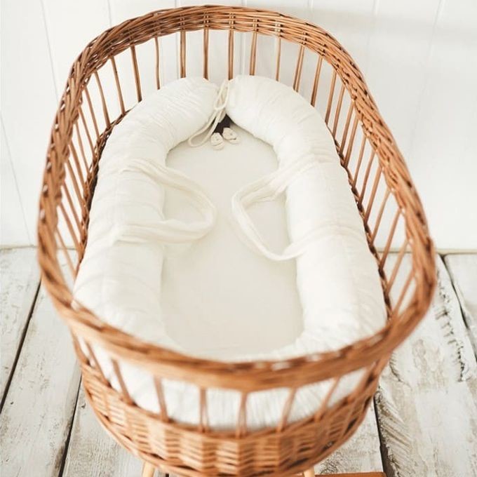 Hi Little One Oddychający wiklinowy kosz Mojżesza dla Noworodka ze stelażem Organic + ochraniacz 5903684202195