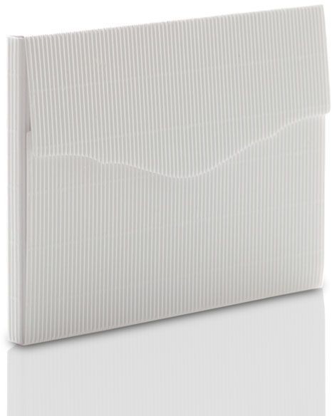 Teczka biała z ryflowanej tektury na zdjęcia 13x18 bez rzepa