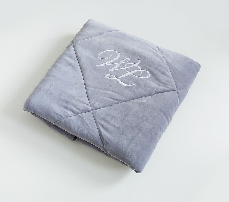 Wonder Lashes Welurowa Kołderka z Logo