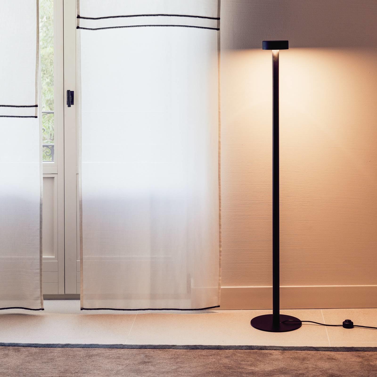 Milan Iluminación Peak Lane lampa stojąca LED czarna 130 cm