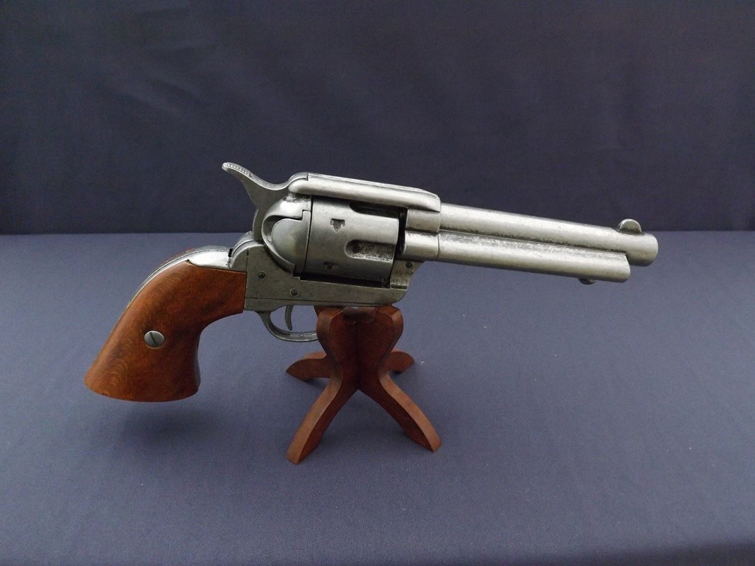 Denix SA REPLIKA REWOLWERU PEACEMAKER NA STOJAKU MODEL 1106G+800 1106G+800