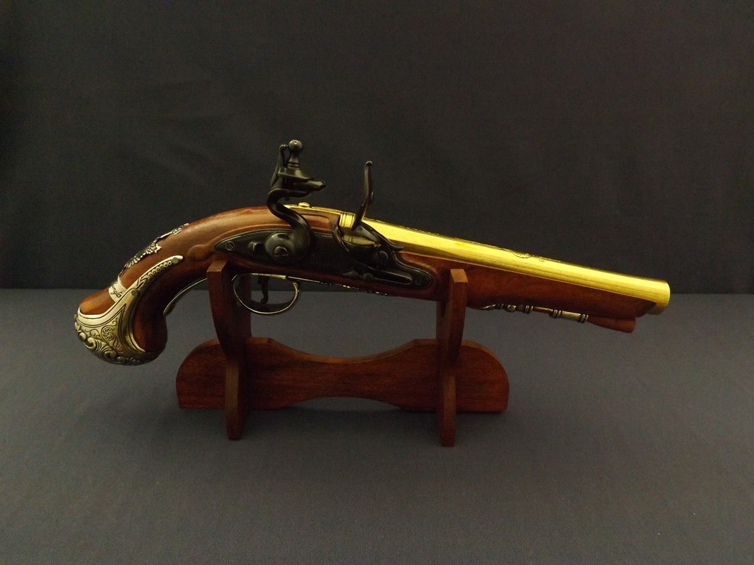 Denix SA REPLIKA PISTOLET GEN.WASHINGTONA NA STOJAKU MODEL 1228+801 1228+801