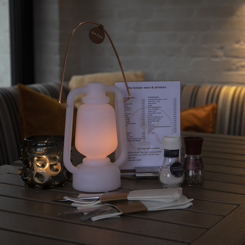 QAZQA Lampa stołowa biała z efektem płomienia 22 cm - Storm Mini 98368