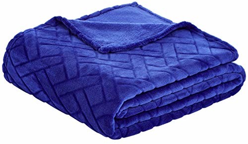 AmazonBasics - koc polarowy, wzór z wytłoczeniem, 150 x 200 cm TEX-180679