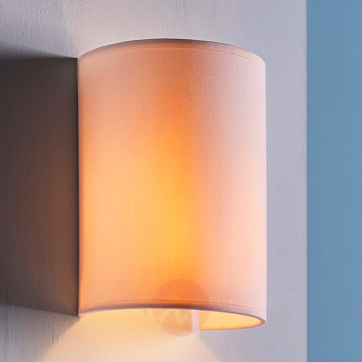 Lampenwelt Półokrągła lampa ścienna Annalisa z tkaniny, biała
