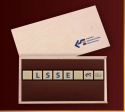 Chocobox Życzenia-1-x-8-w-drewnie