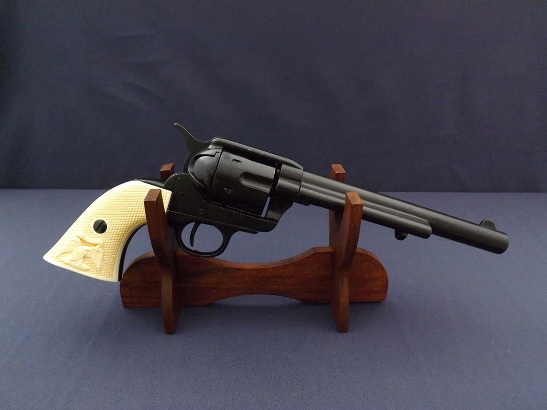 Denix SA REPLIKA REWOLWERU PEACEMAKER S.COLT NA STOJAKU MODEL 1109N+801 1109N+801