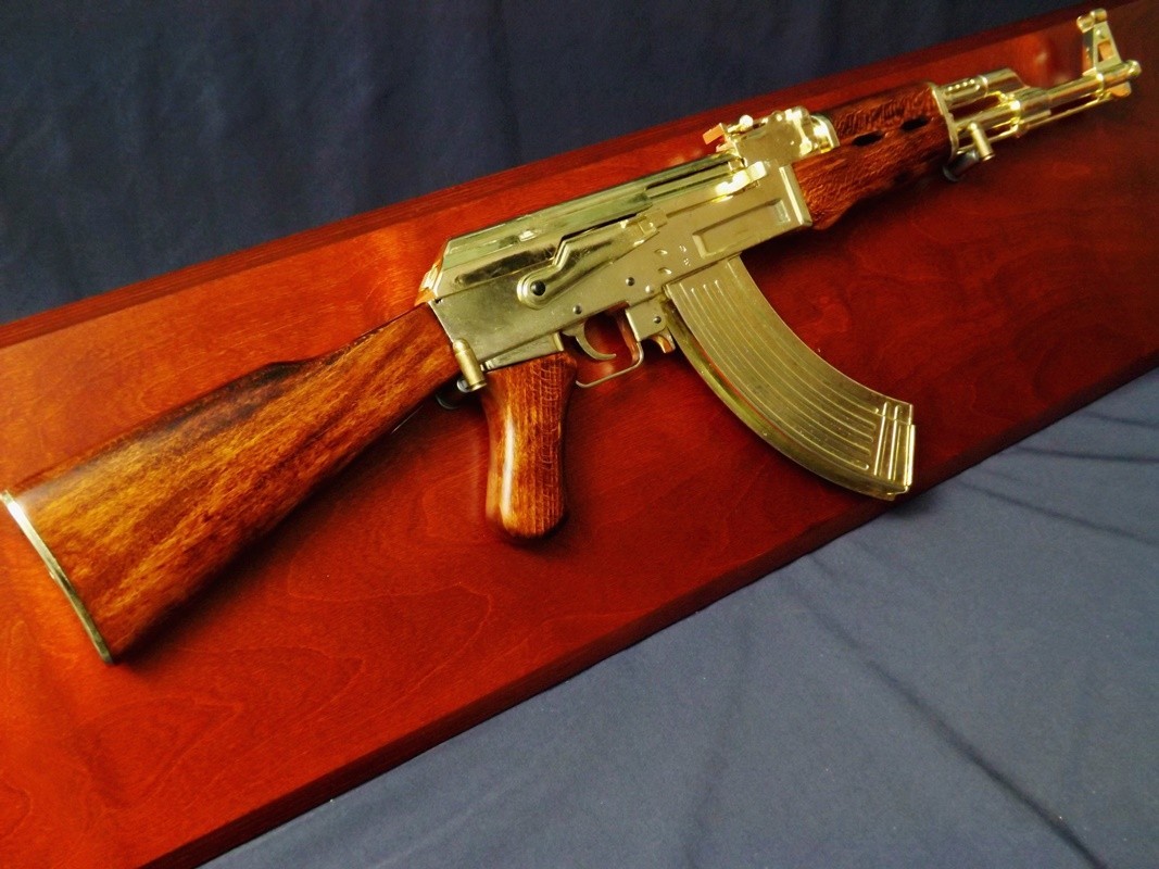 Denix SA REPLIKA KARABIN AK47, ZSRR 1947r NA TABLO MODEL 1086L+TD 1086L+TD