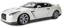 Bburago Nissan GT-R R35 1:18 biały