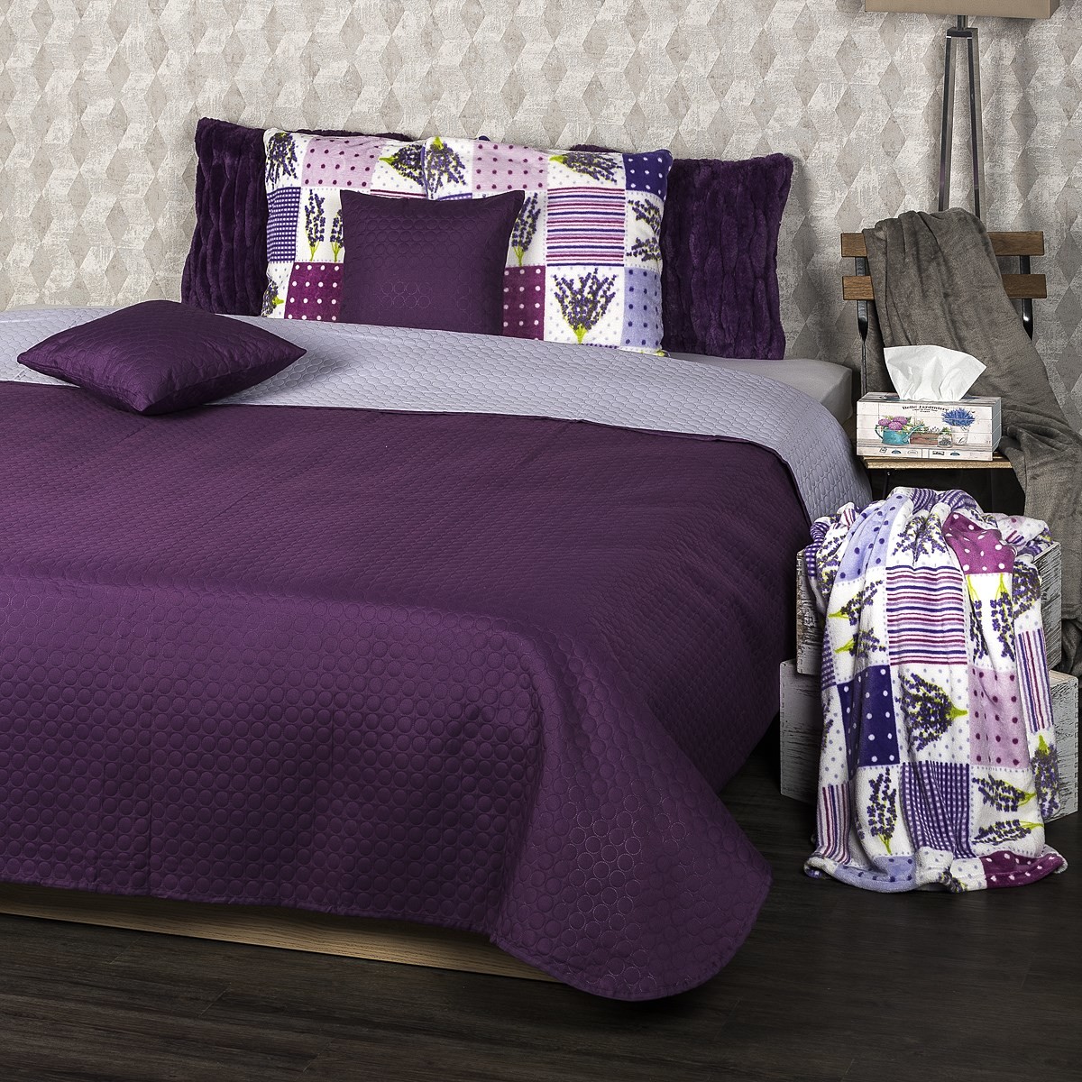 4Home 4Home Narzuta na łóżko Doubleface fioletowy/jasnofioletowy, 220 x 240 cm, 2x 40 x 40 cm