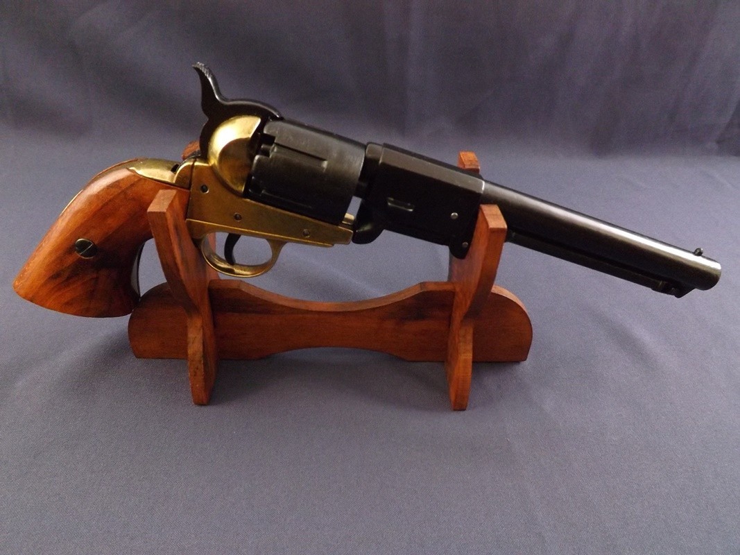 Denix SA REPLIKA REWOLWERU COLT USA NA STOJAKU MODEL 1083L+801 1083L+801