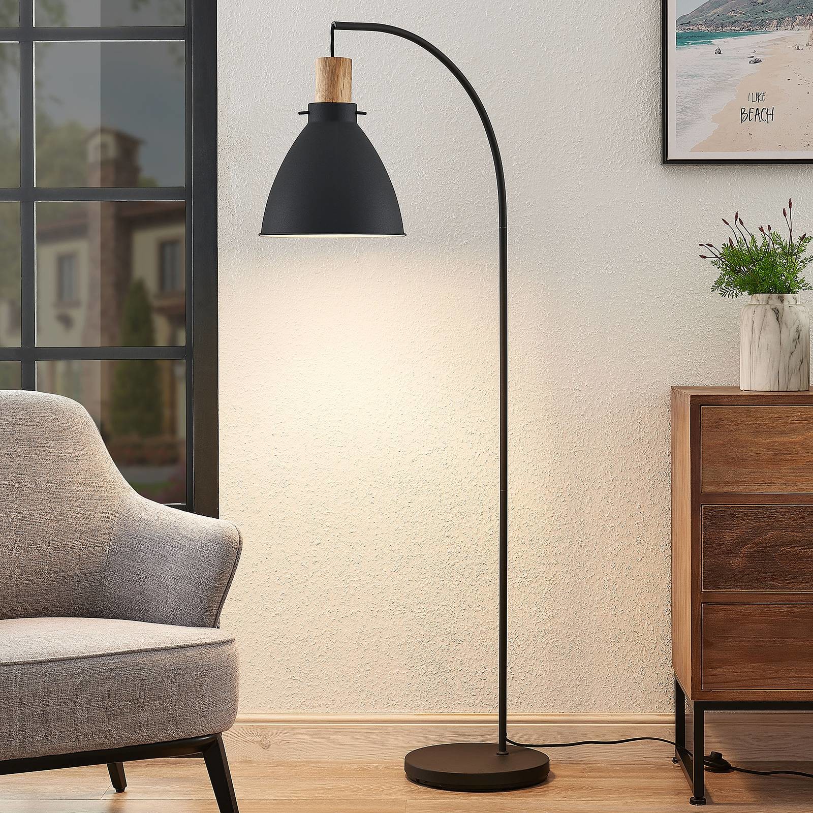 Lindby Lindby Trebale lampa podłogowa, drewniany detal