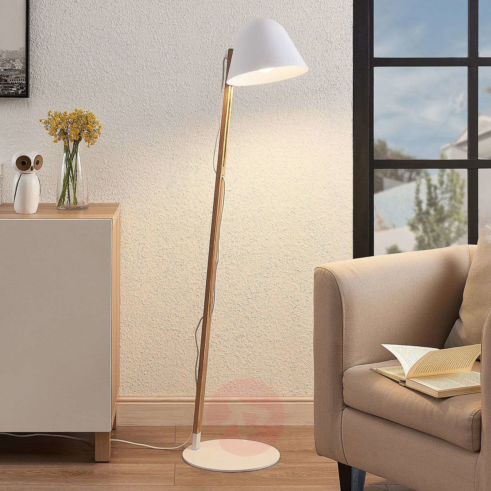 Lindby Lindby Tetja lampa podłogowa drewniana, biała
