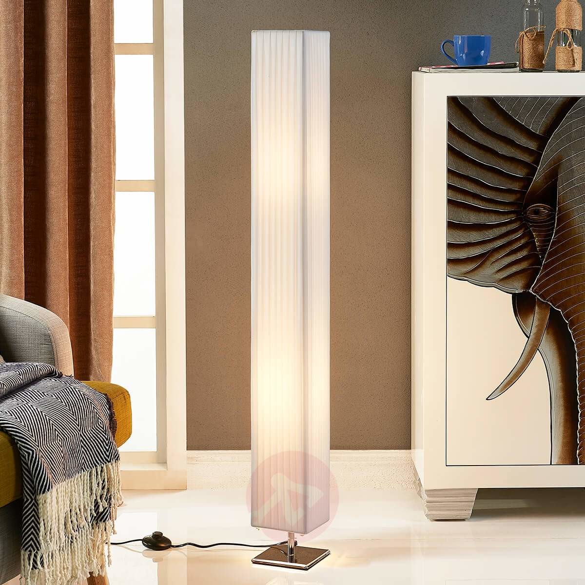 LINDBY Biała, tekst. lampa stoj. Janno z bawełn. kloszem