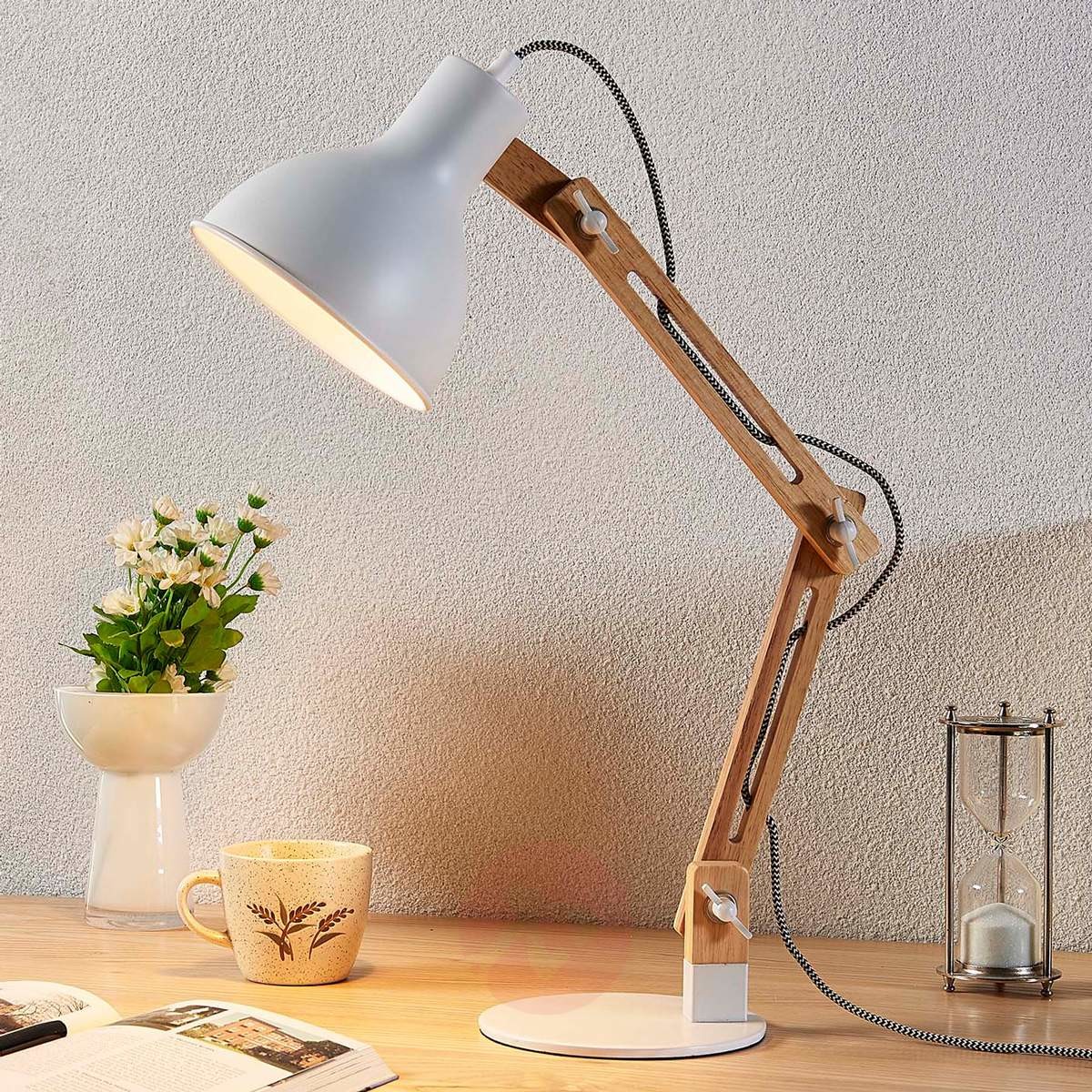 Lindby Wiejska lampa stołowa drewniana z białym - Shivanja