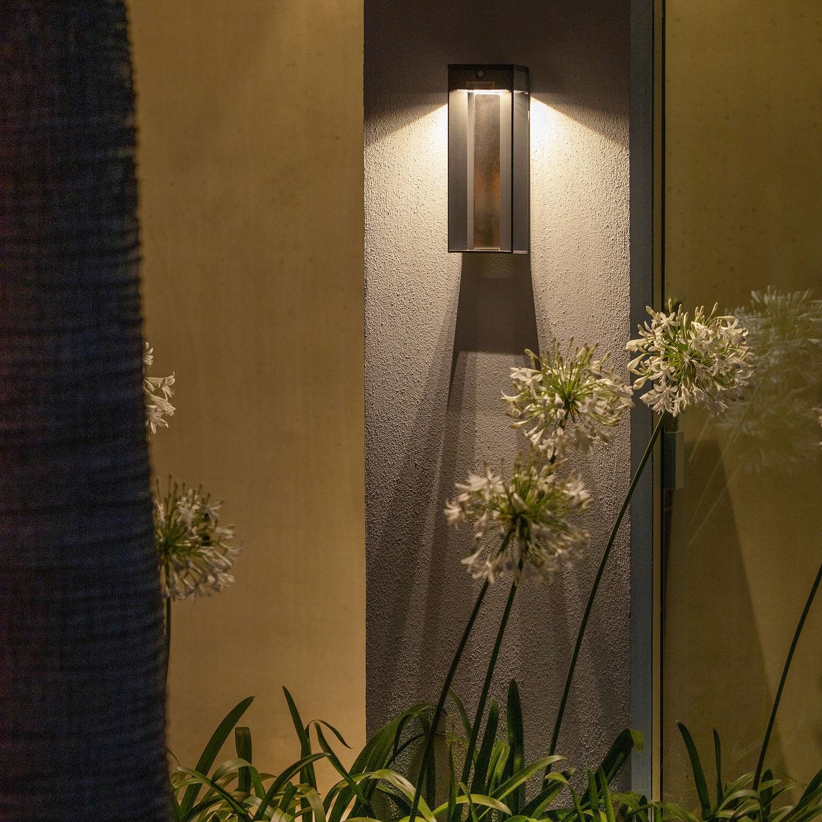 LES JARDINS Solarna lampa ścienna LED Blade czujnik, szara