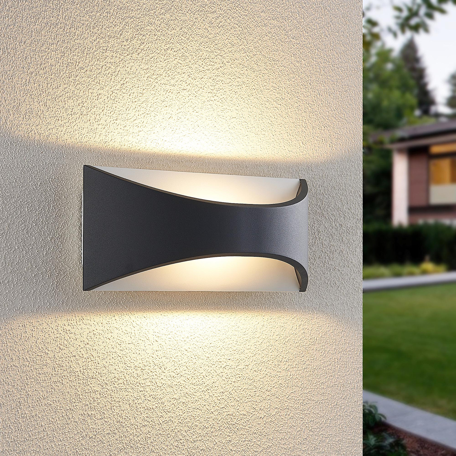 LINDBY Lindby Mathea kinkiet zewnętrzny LED, długość 30cm